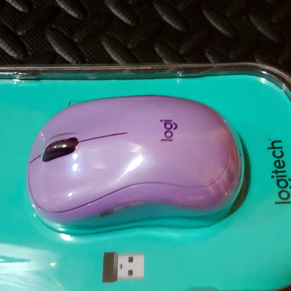 🎉 HOST PICK 🎉 Logitech * Silent Wireless Mouse * Purple